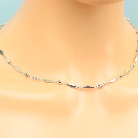 Delicate & Contemporary Necklace Chain, A Lovely Choice for Women, EVCH1672 - Picture 2 of 10